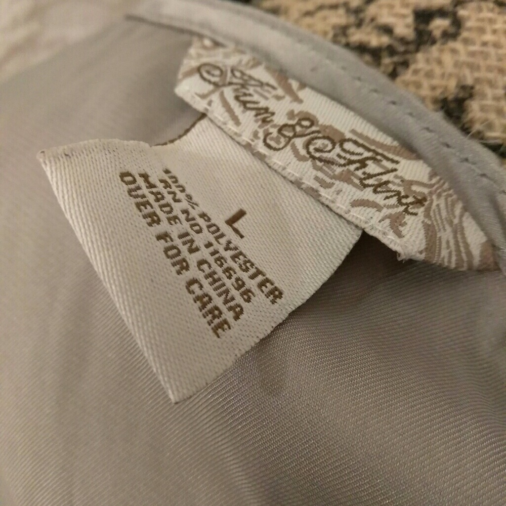 Pretty pullover blouse. - Picture 6 of 6
