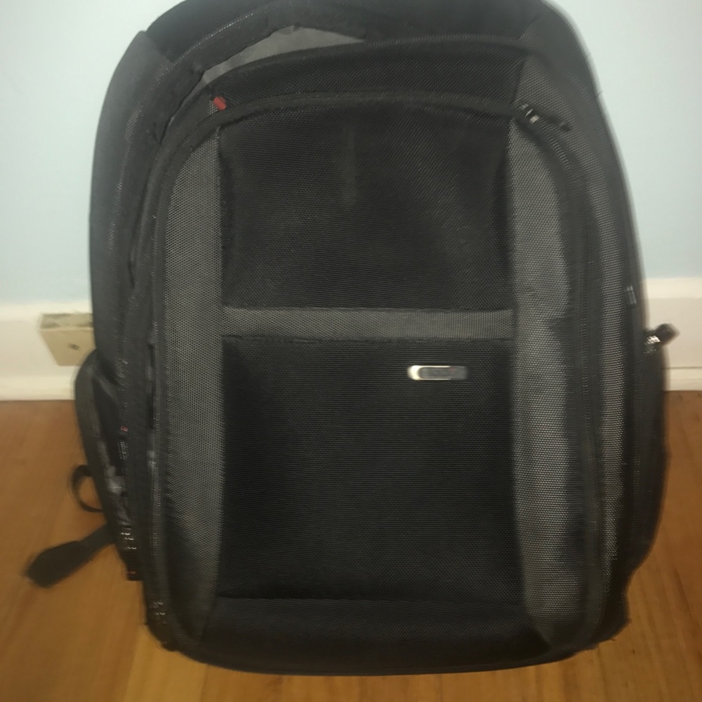 QUALITY BACKPACK WITH LAPTOP INSERT