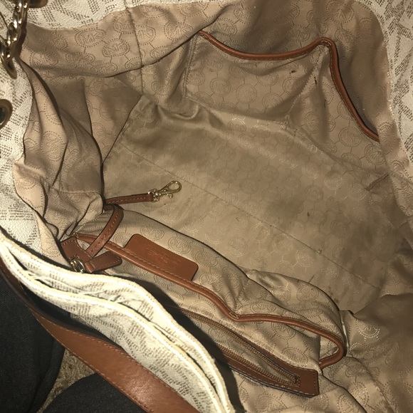 Authentic Michael Kors handbag with wristlet - Picture 3 of 4