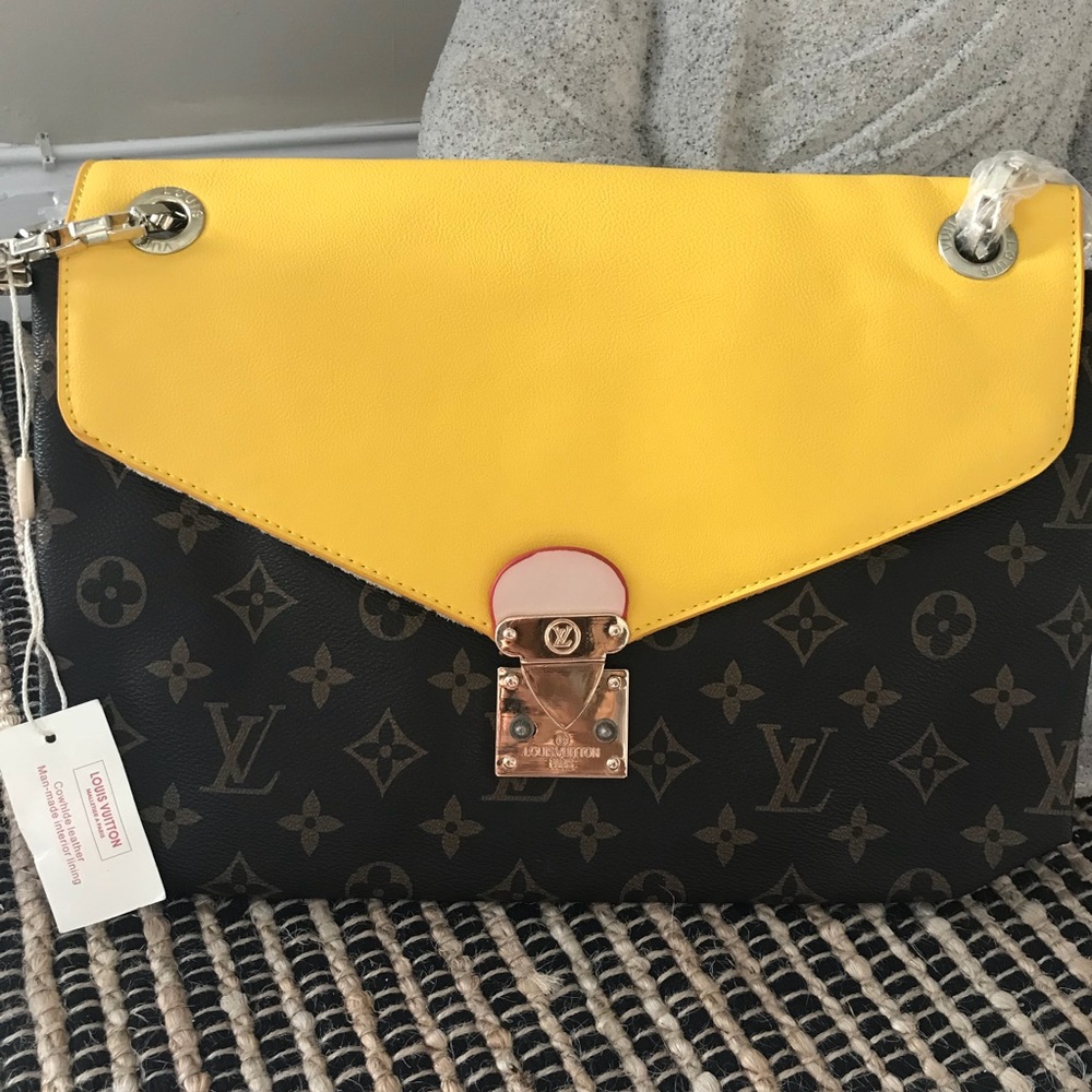 Crossbody handbag