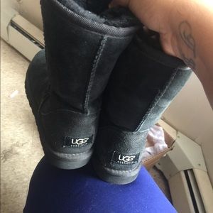 Black uggs size 6!!!!!