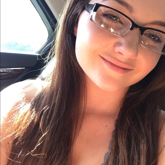 Meet your Posher, Angelina - Picture 1 of 1