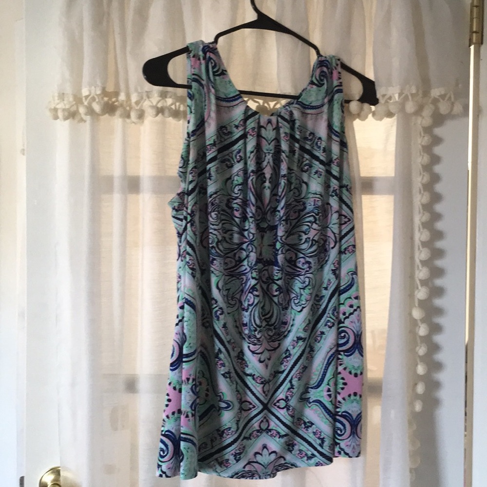Short sleeve blouse.