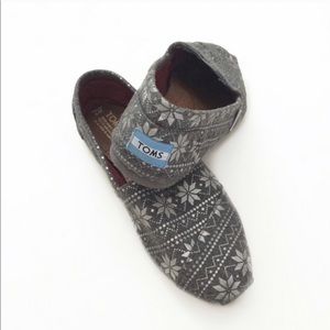 Holiday Print Toms 🎄