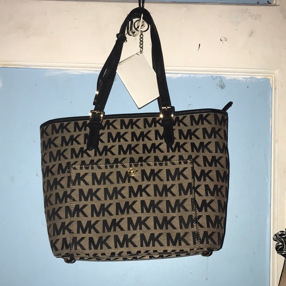 PRICE DROP:MK Purse