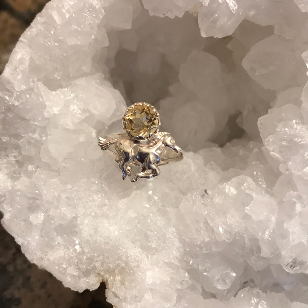 STERLING SILVER HORSE RING W/GENUINE CITRINE 8