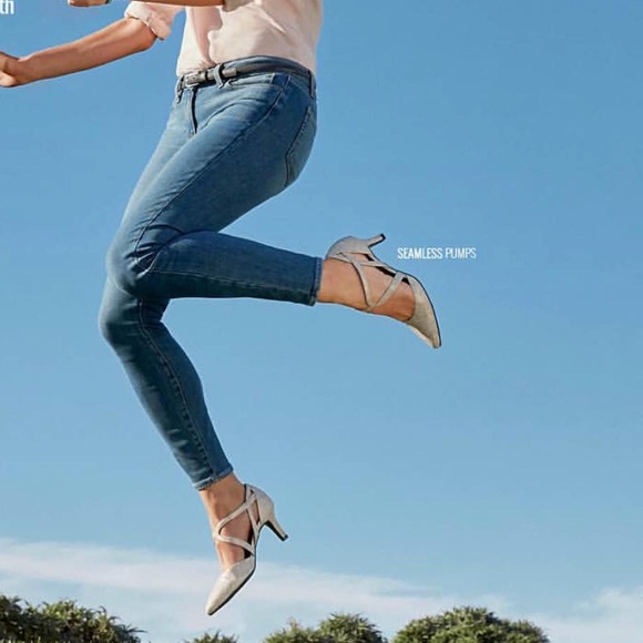 NIB Taupe Crisscross Stiletto Kitten Heel Pump - Picture 2 of 3