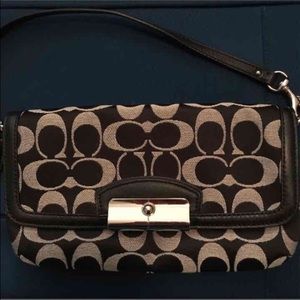 Final Sale🎉🎉Coach Clutch Authentic Looks New