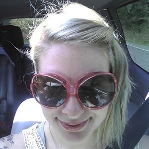 Meet your Posher, Lucy