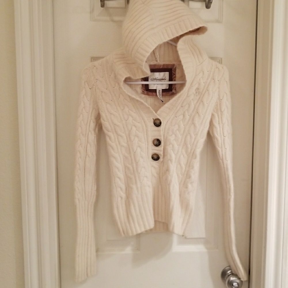 Abercrombie and Fitch white wool sweater