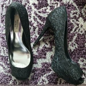 Vera Wang black lace pumps