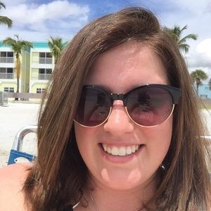 Meet your Posher, Holly