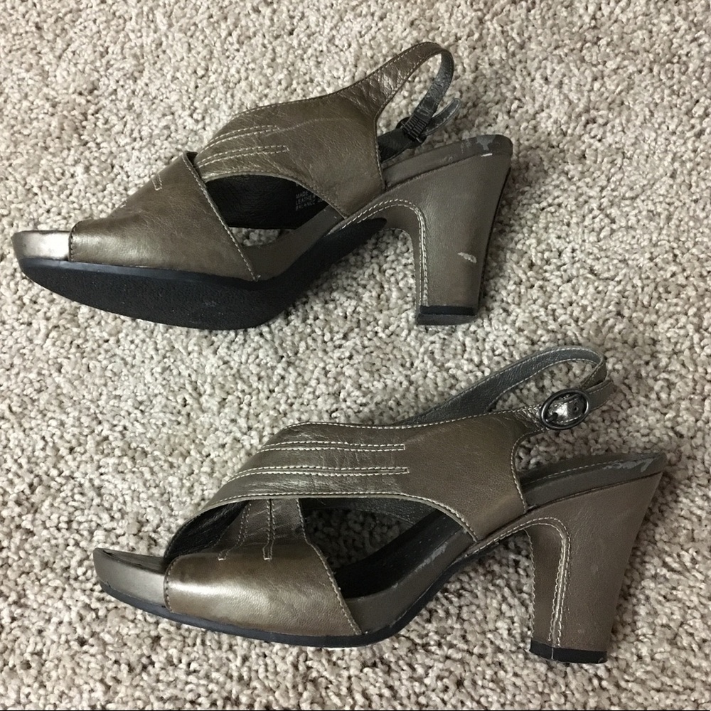 Clark’s Pewter Sandals - Picture 4 of 8