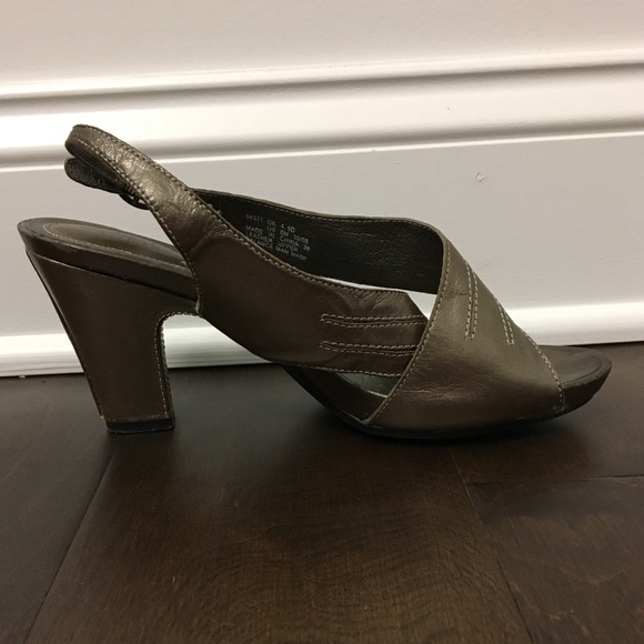 Clark’s Pewter Sandals - Picture 2 of 8