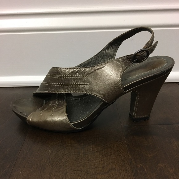 Clark’s Pewter Sandals - Picture 3 of 8