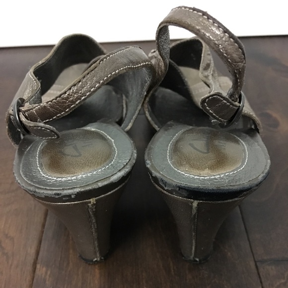 Clark’s Pewter Sandals - Picture 8 of 8