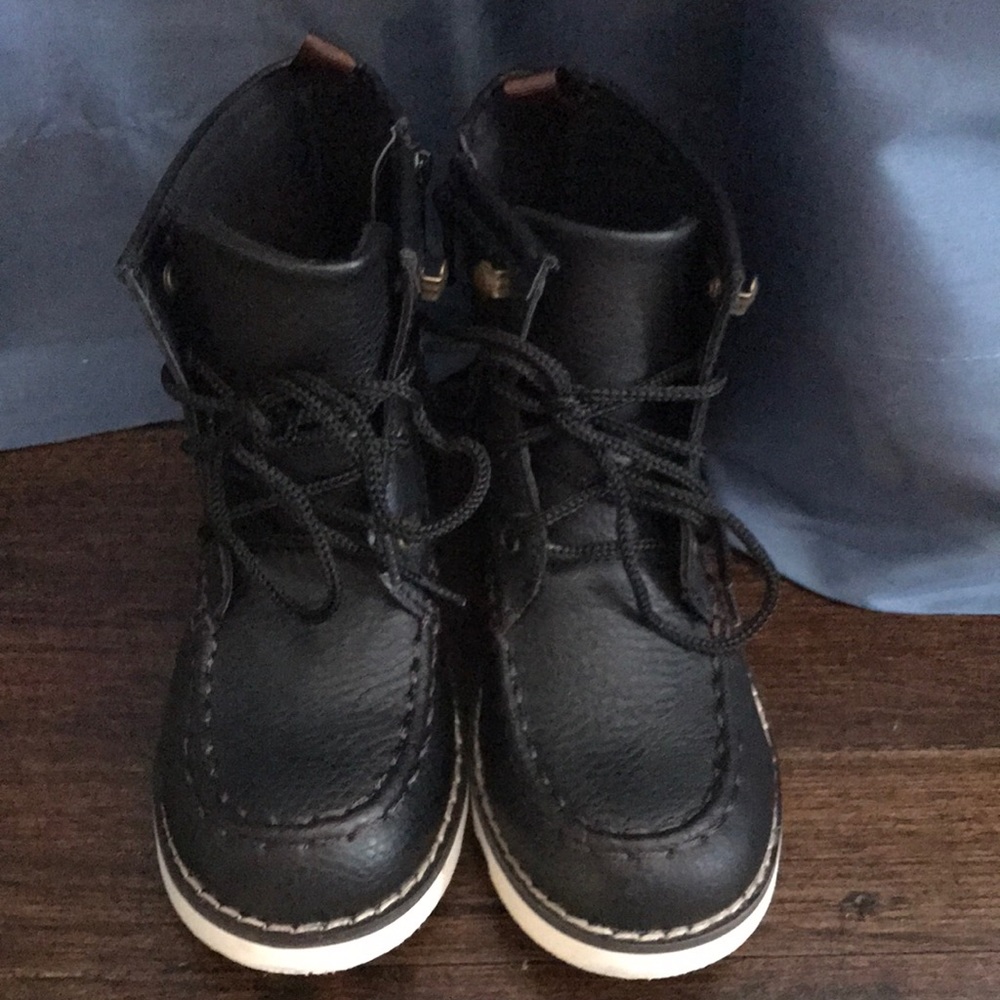 Never worn Gap Boy Boots