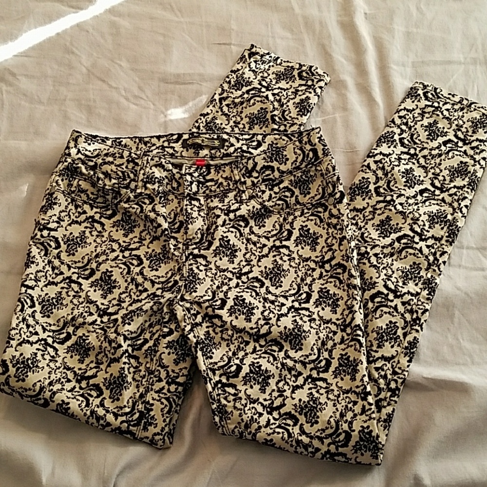 Black and tan Jean pant