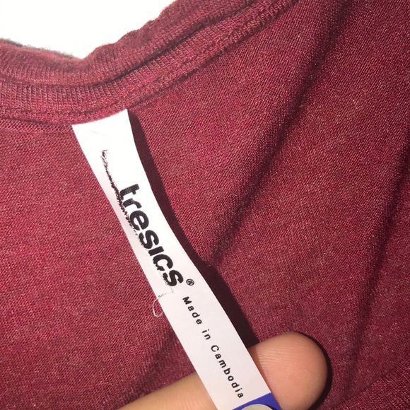 Cute tank that is split on one end - Picture 2 of 4