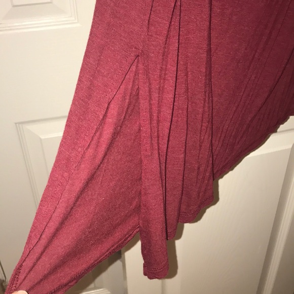 Cute tank that is split on one end - Picture 3 of 4