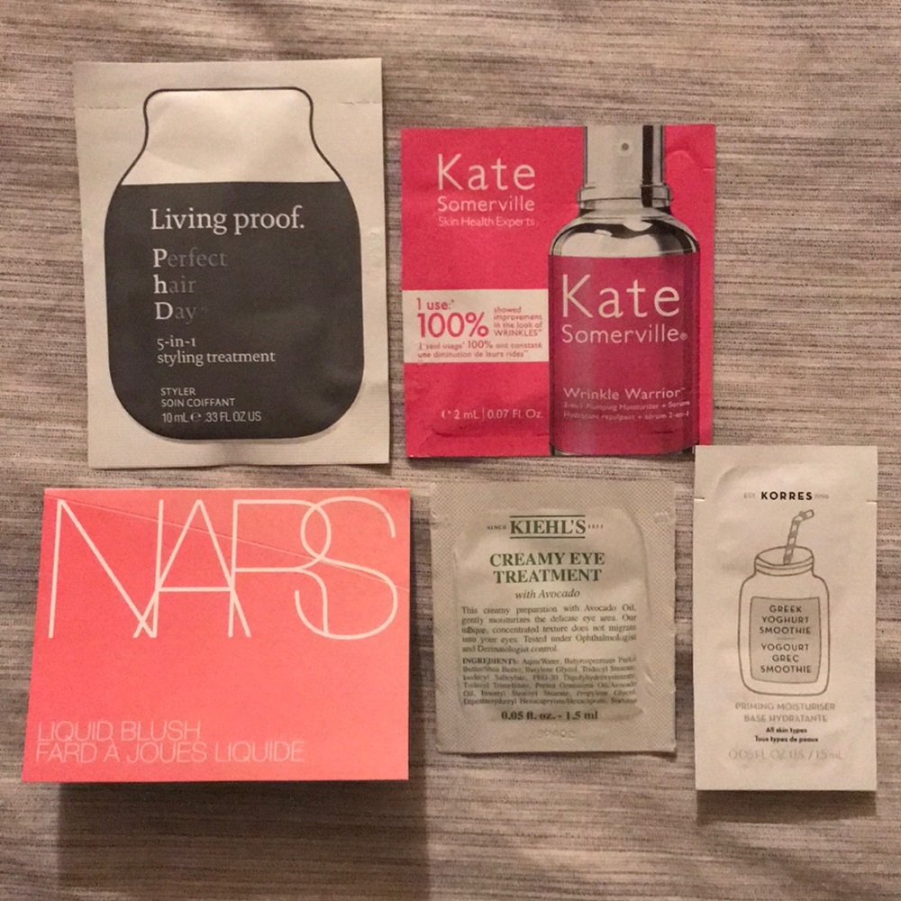 Sephora Deluxe 9 Samples + Festive Beauty Bag - Picture 3 of 7