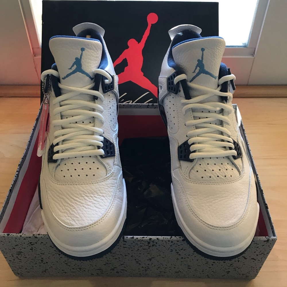 Air Jordan 4 Retro LS 'Legend Blue'