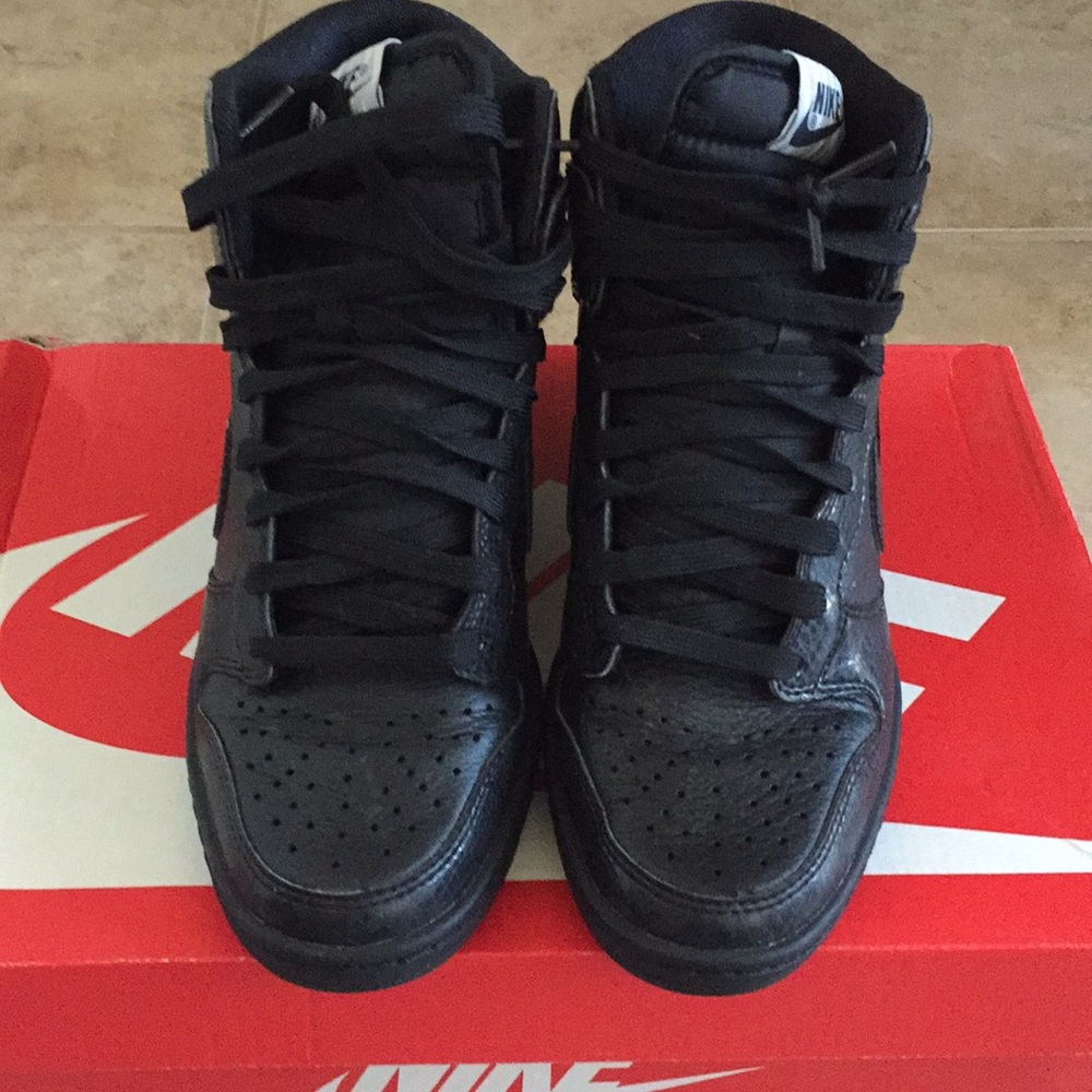 Women’s Dunk Sky High Black with snack skin size 7