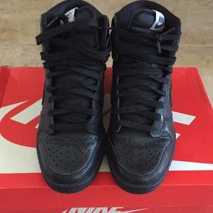 Women’s Dunk Sky High Black with snack skin size 7