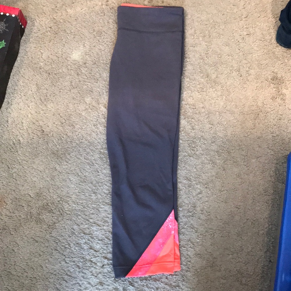 UnderArmour Grey 3/4 Leggings - brand new!