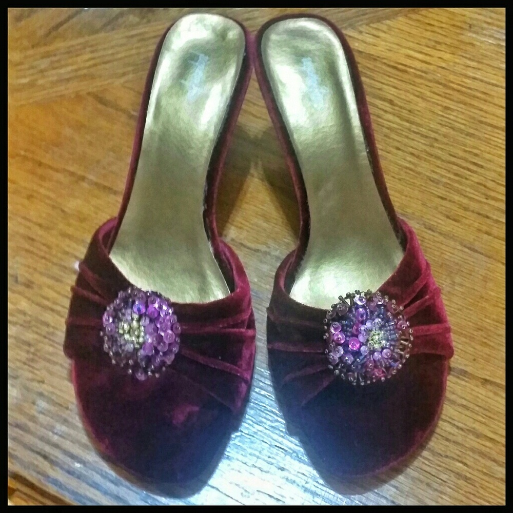 ❌(SOLD💯)💋 Jacqueline Ferrar Burgundy Velour Kitten Heels