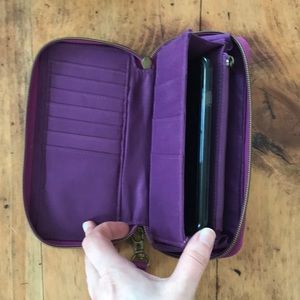 Travelon Bags - FLASH SALE Travelon RFID Smartphone Wallet Travelon Bags - FLASH SALE Travelon RFID Smartphone Wallet