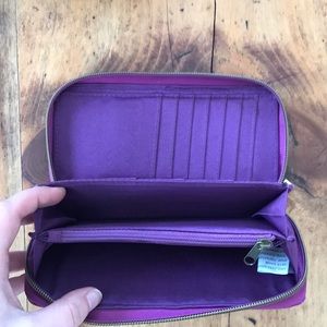 Travelon Bags - FLASH SALE Travelon RFID Smartphone Wallet Travelon Bags - FLASH SALE Travelon RFID Smartphone Wallet