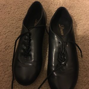 Size 6 dance tap shoes
