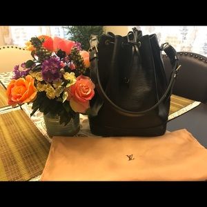 ❌SOLD❌ 💯 Authentic Louis Vuitton Black Epi Noe GM