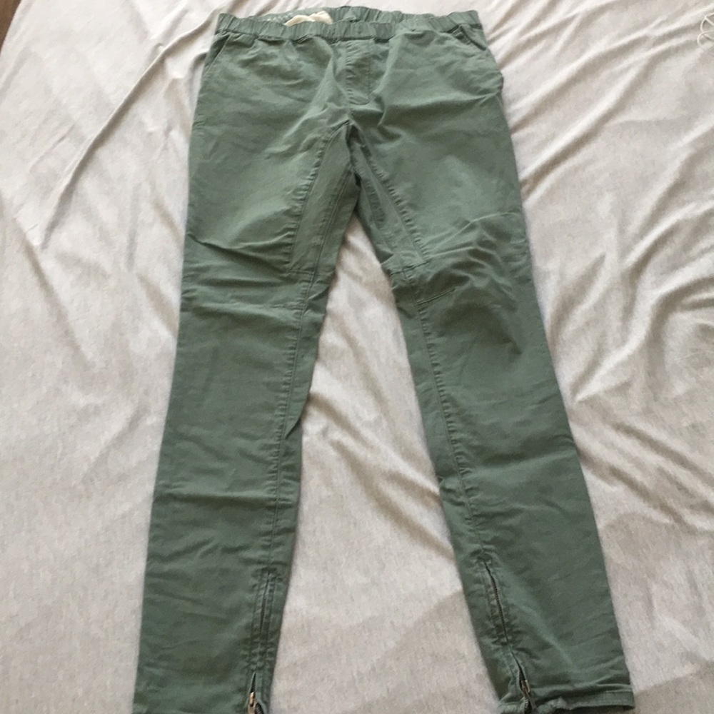 Joggers w/ zippers at the ankles