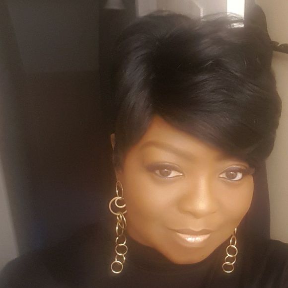 Meet your Posher, Cynthia - Picture 1 of 1