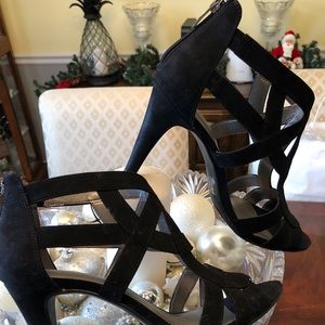 Kelly and Katie size 9 black strappy dress heels