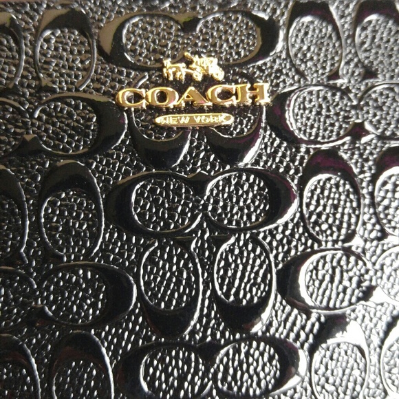 Brand New Coach Corner Zip Wristlet 🎁 - Picture 2 of 5