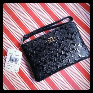 Brand New Coach Corner Zip Wristlet 🎁