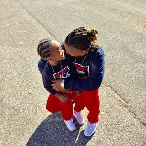 Meet your Posher, Ayoo