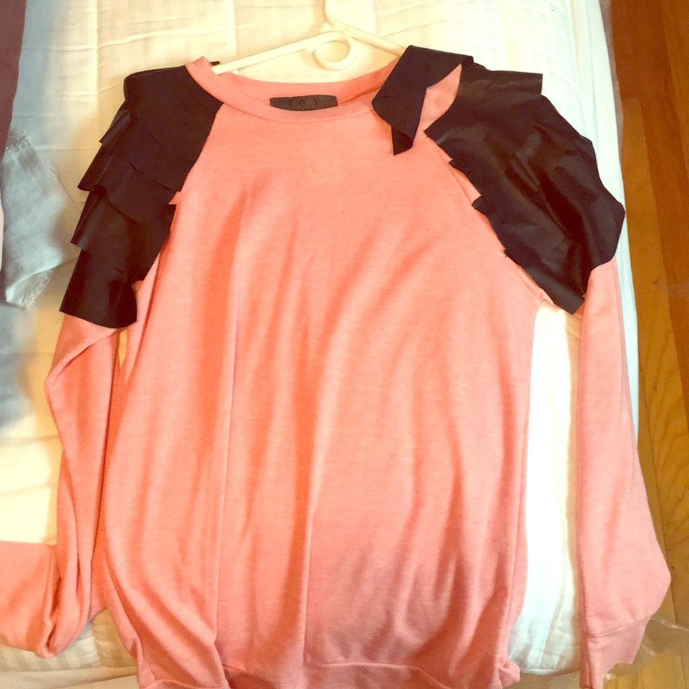 Cute shirt with layered sleeves