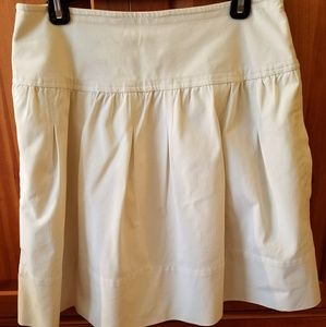 BCBG White Pleated Skirt Size 6 w/ Pockets!