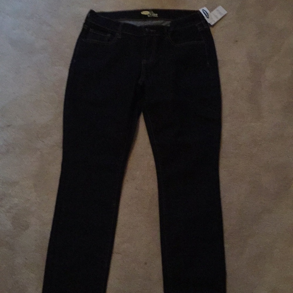 Dark wash size 6 jeans/ never been worn