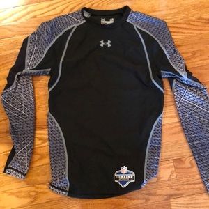 UNDER ARMOUR boys large, heat gear shirt.  EUC!!