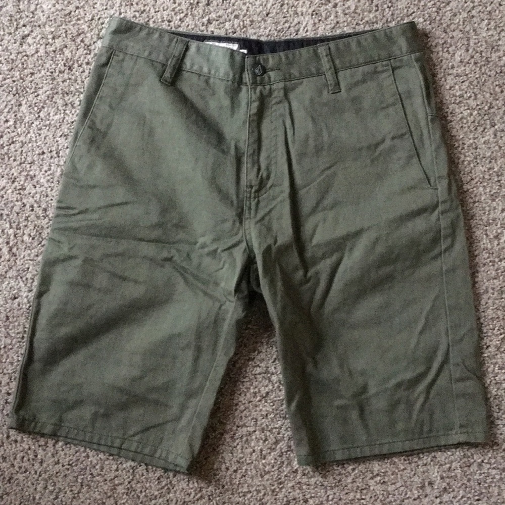 Men’s Volcom shorts. Size 30. Flawless.