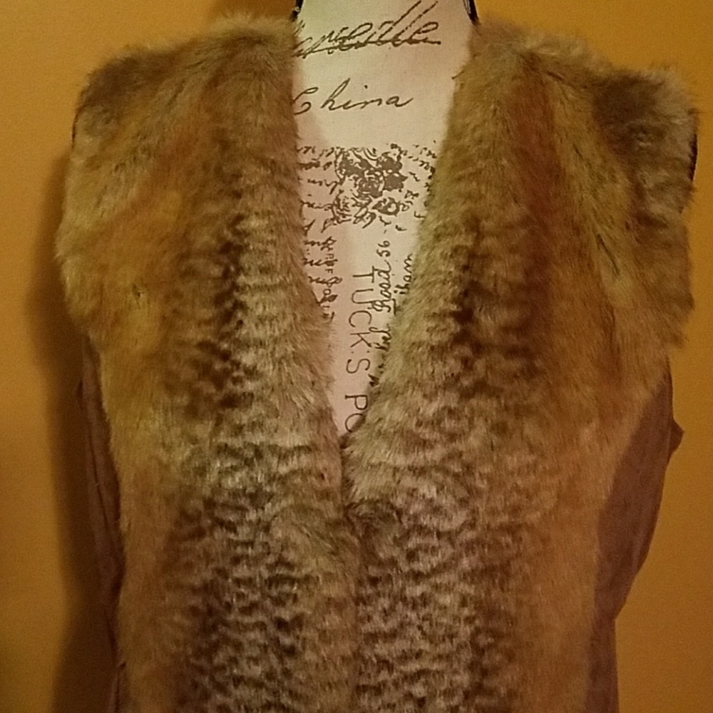 Vest - Picture 2 of 8