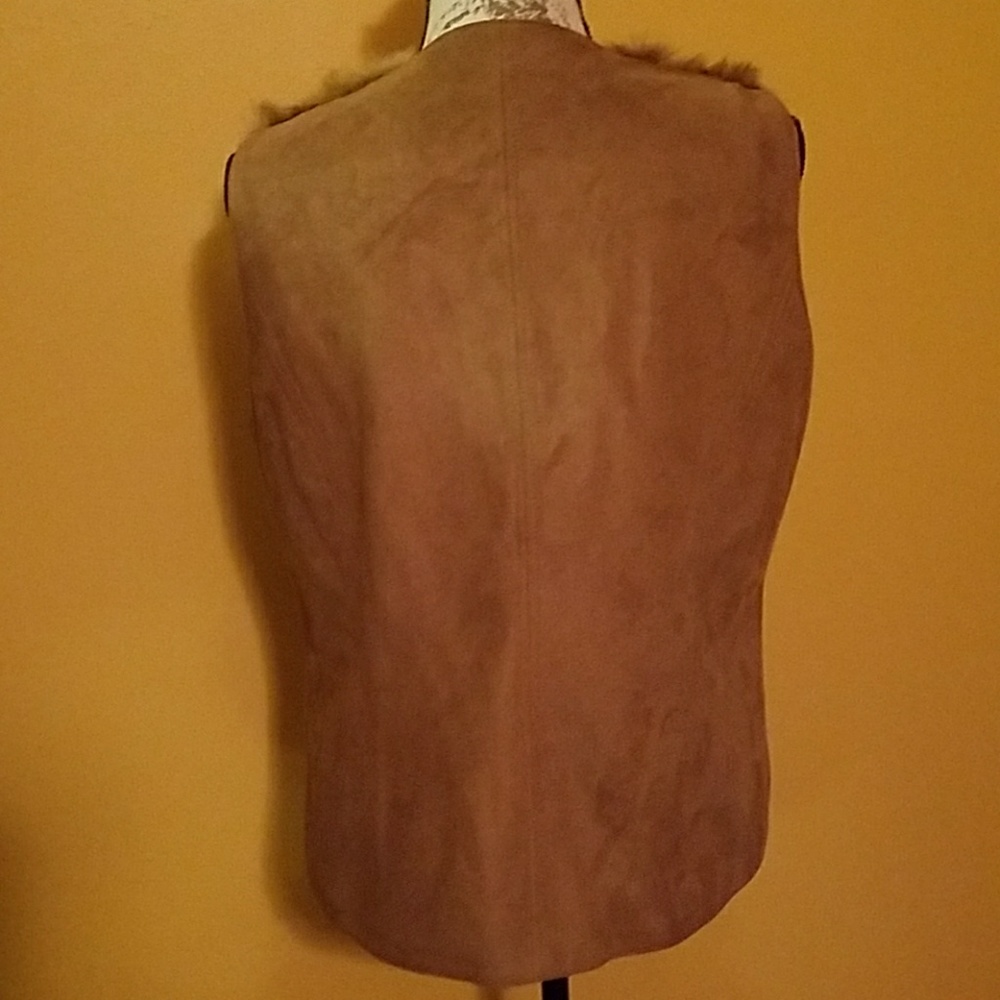Vest - Picture 4 of 8