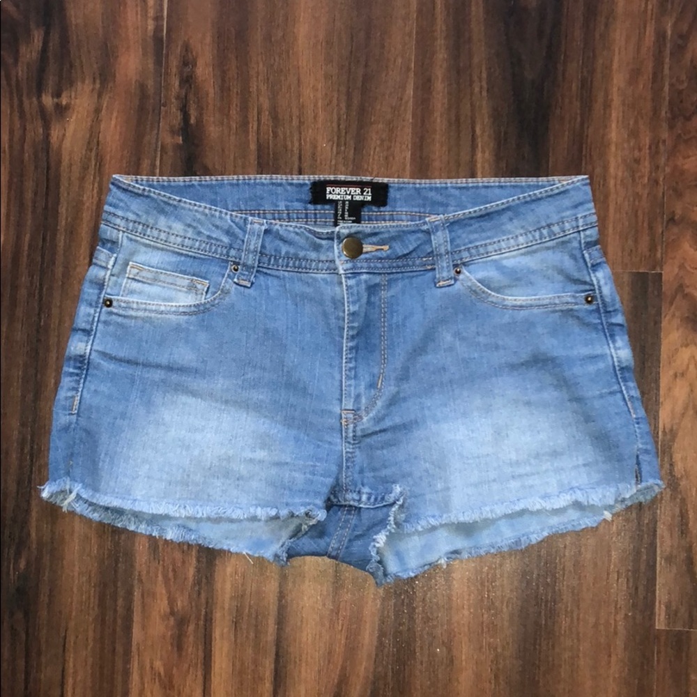 Mid Rise Jean Short