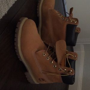 Size 8 1/2 tan men's timberland boots