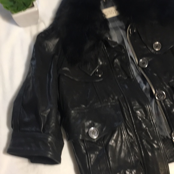 💯 Authentic Burberry Black Leather Jacket W/Fur - Picture 5 of 8